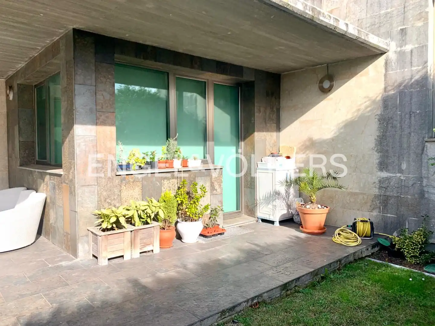 Terrassa de Casa o xalet en venda en Santa Cruz de Bezana amb Calefacció, Jardí privat i Parquet