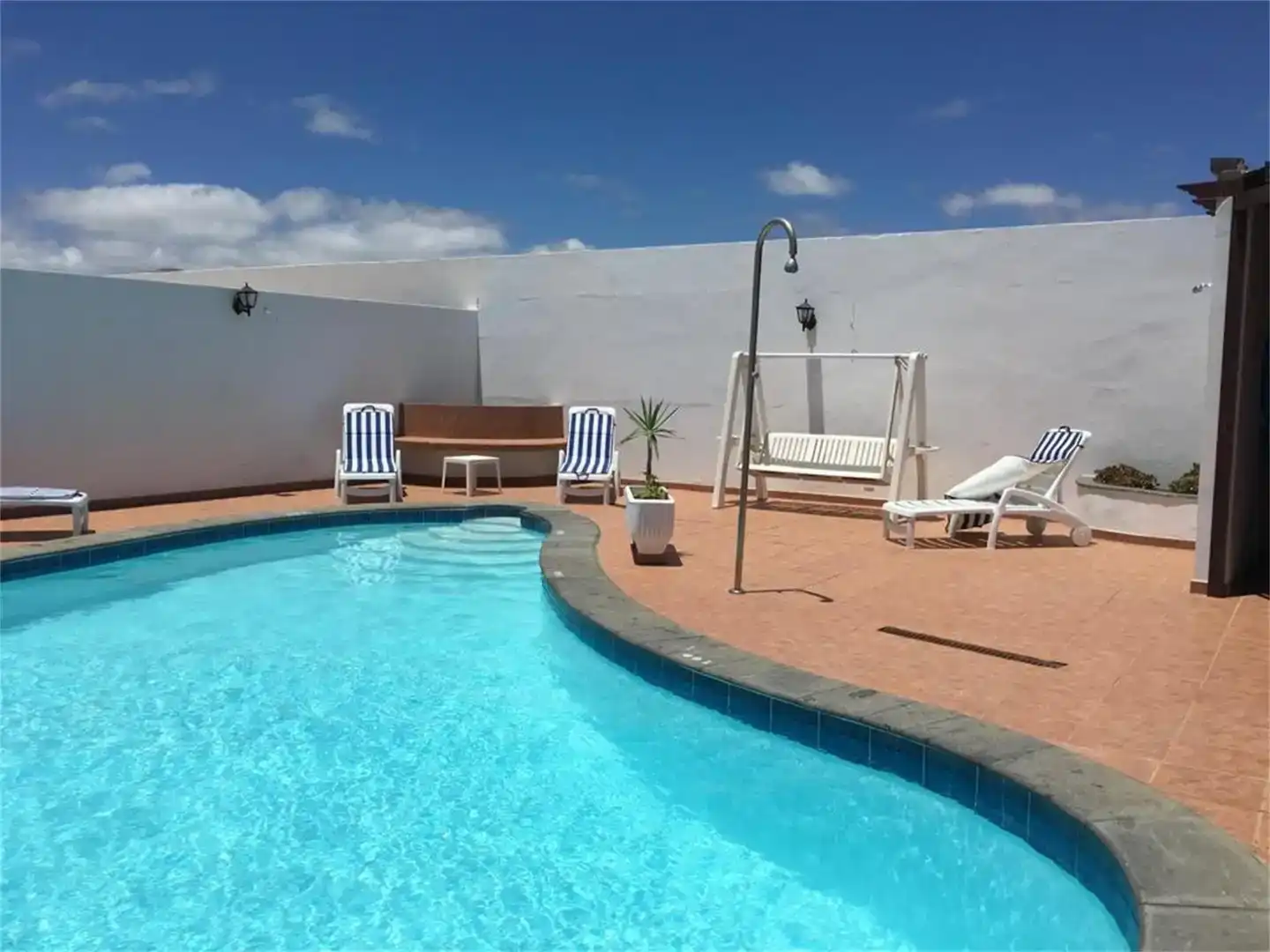 Piscina de Casa adosada en venda en Arrecife amb Aire condicionat, Jardí privat i Traster