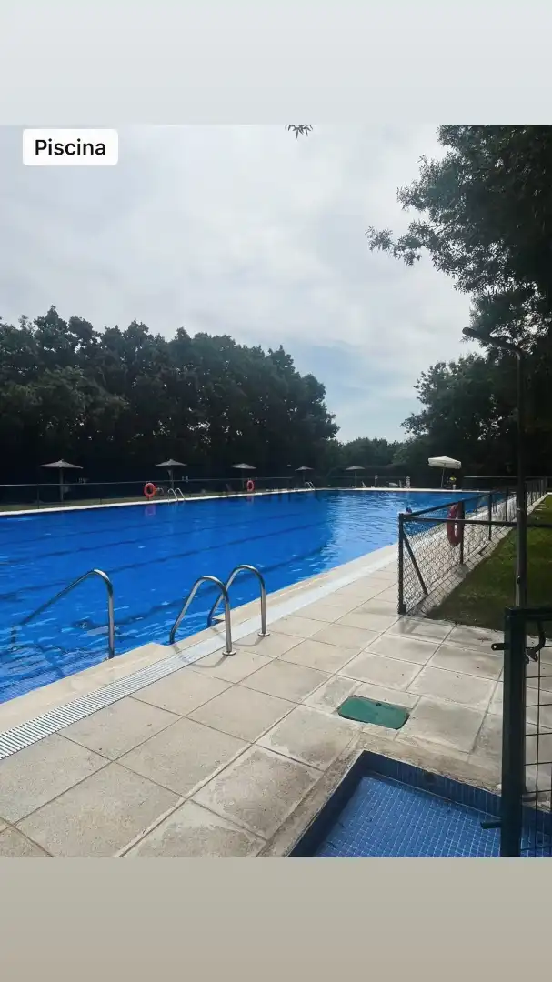 Piscina de Casa o xalet en venda en Becerril de la Sierra amb Aire condicionat, Calefacció i Jardí privat