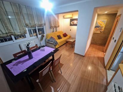 Sala d'estar de Pis en venda en Cornellà de Llobregat amb Aire condicionat, Calefacció i Parquet