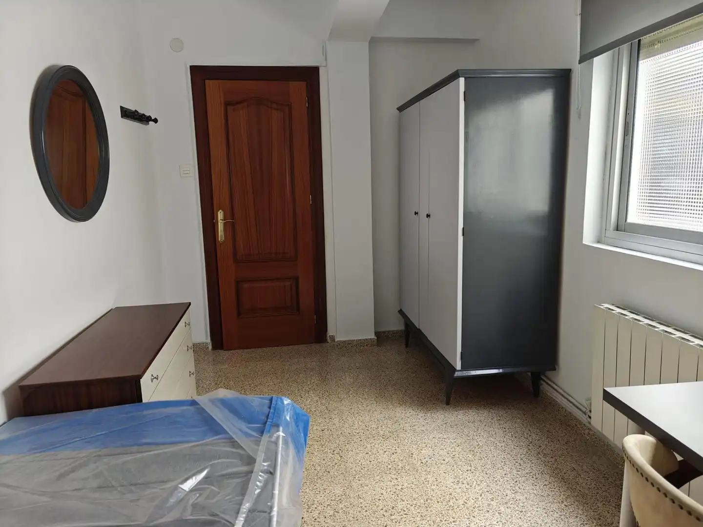 Habitación de Piso para compartir en Granada con Calefacción, Amueblado y Balcón