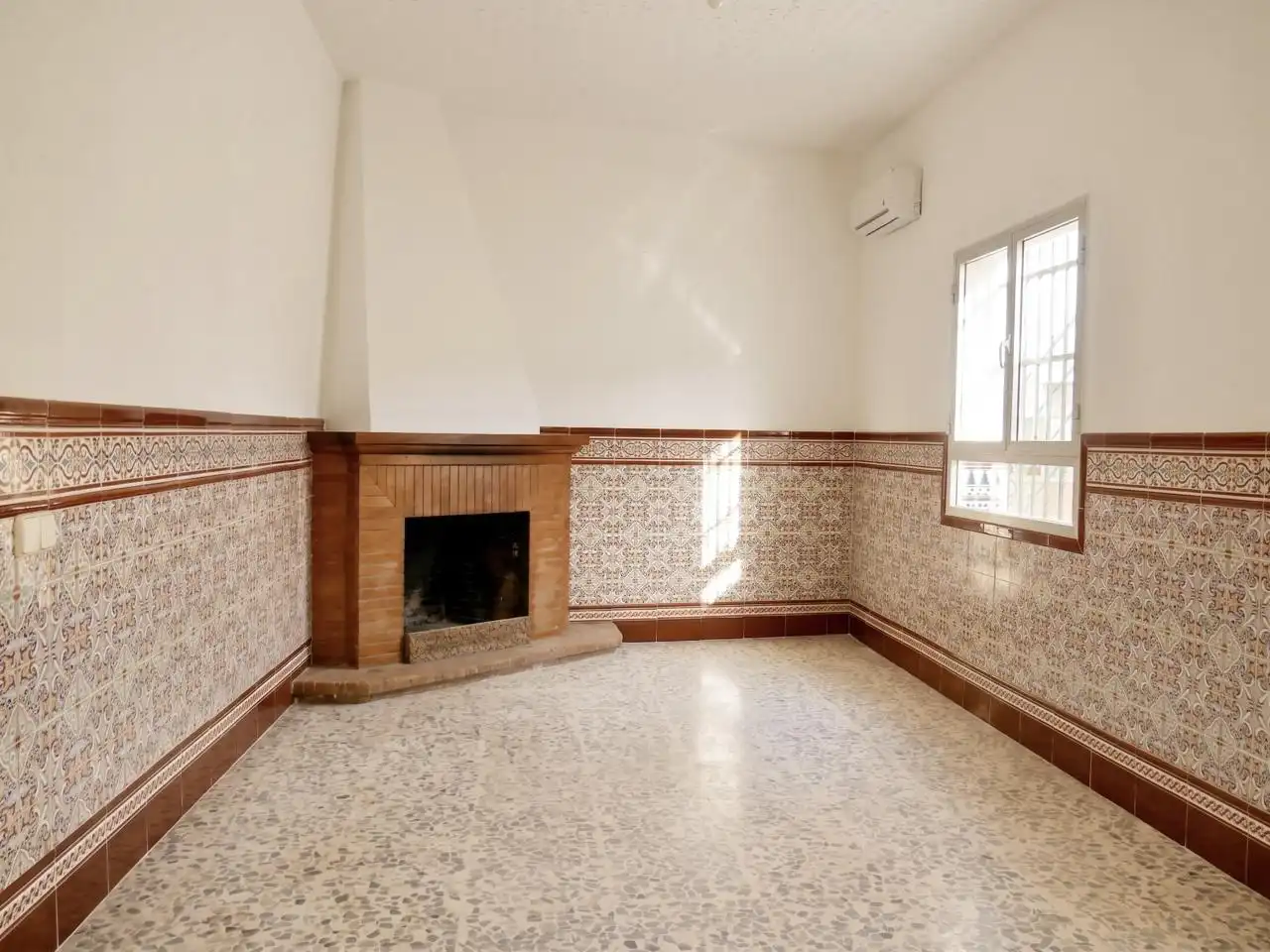 Sala de estar de Casa adosada en venta en Umbrete con Aire acondicionado, Terraza y Balcón