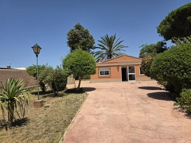 Vista exterior de Casa o xalet en venda en Chiclana de la Frontera