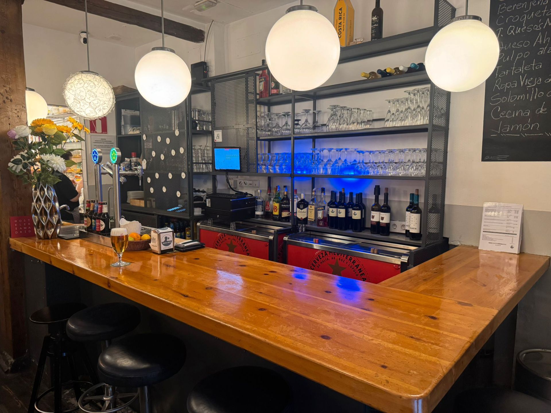 Local en traspaso en  Madrid Capital con Aire acondicionado, Calefacción y Amueblado