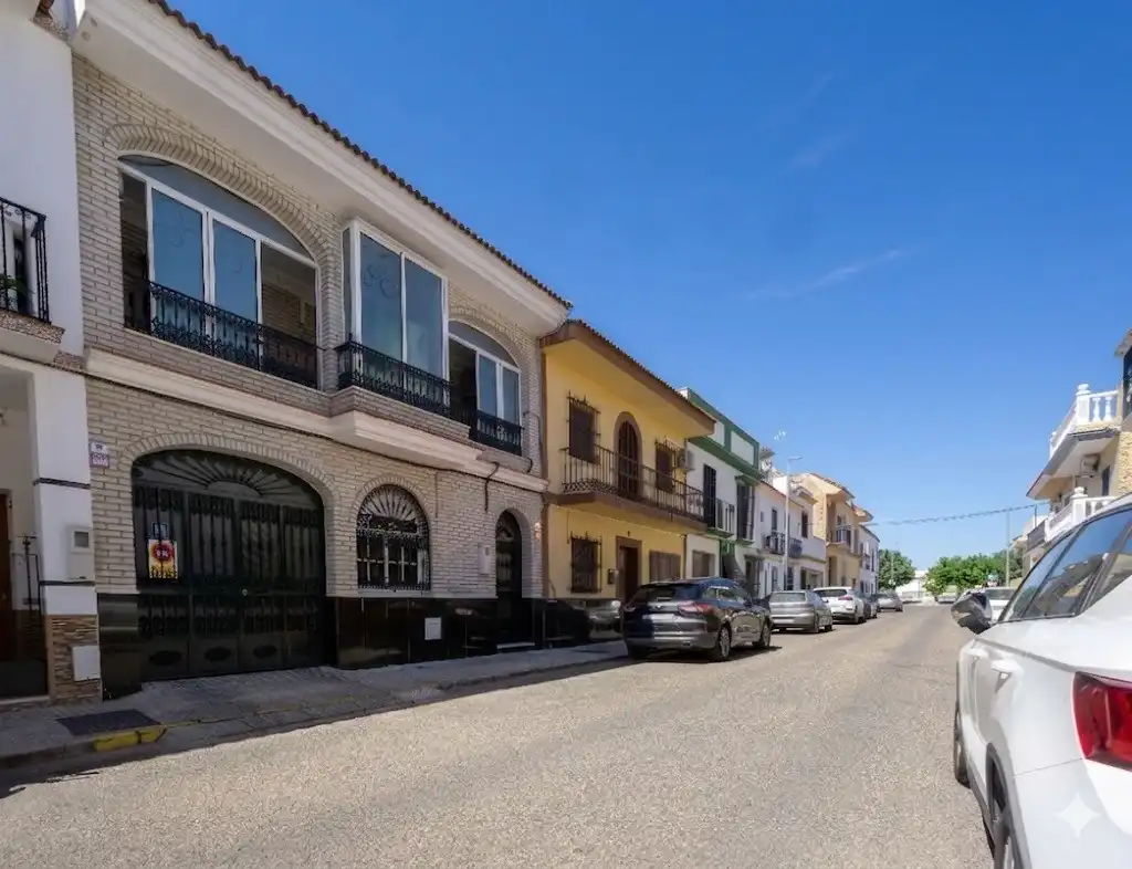 Vista exterior de Casa adosada en venta en Alcalá del Río con Aire acondicionado, Calefacción y Amueblado