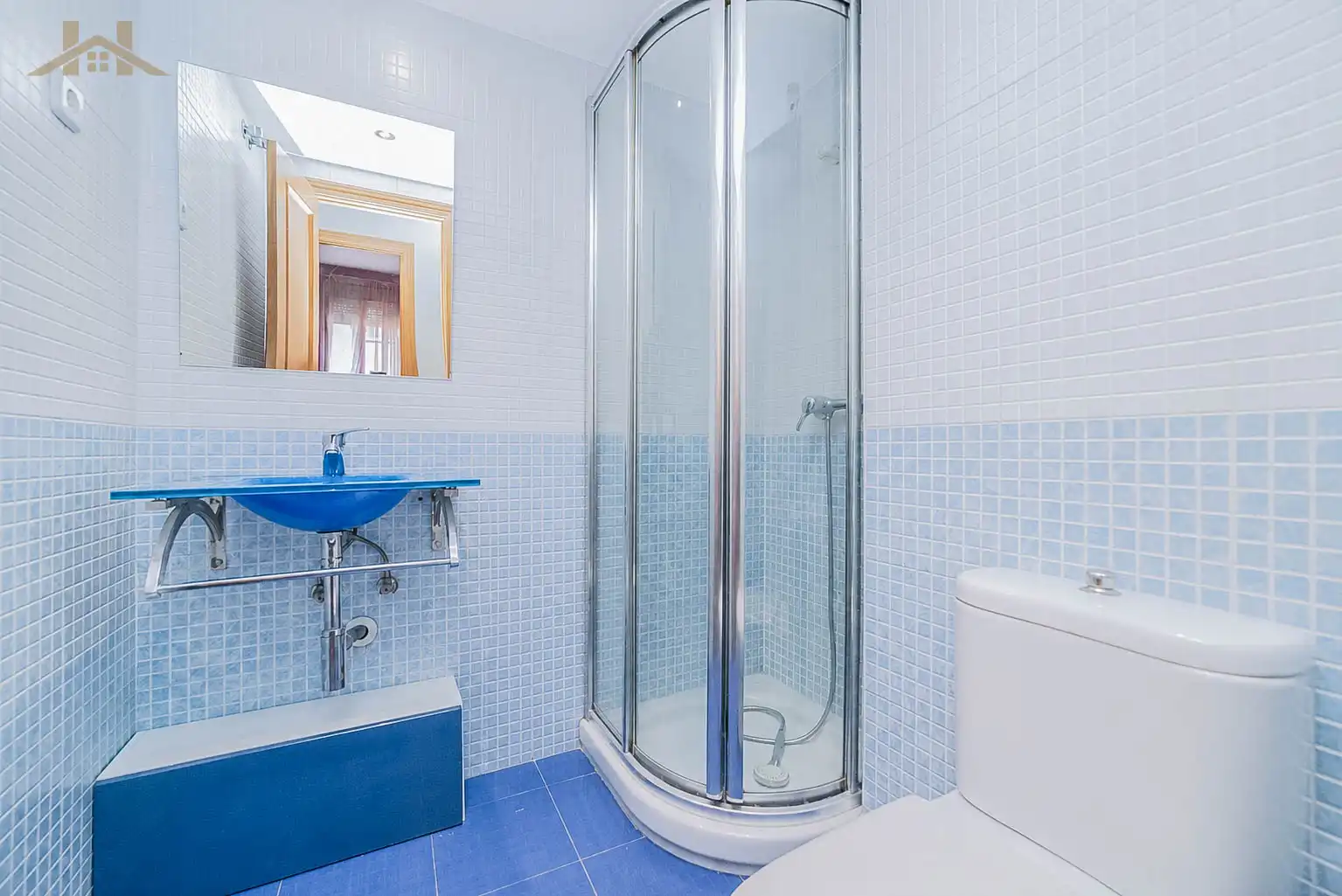 Baño de Piso en venta en Parla con Aire acondicionado, Calefacción y Piscina comunitaria