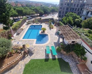 Piscina de Casa o xalet en venda en Montgat amb Aire condicionat i Piscina