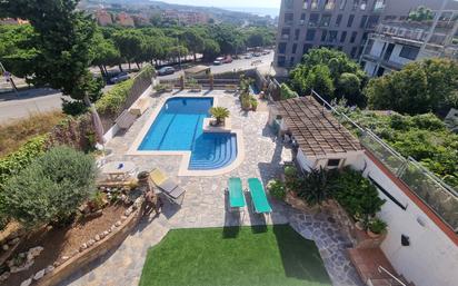 Piscina de Casa o xalet en venda en Montgat amb Aire condicionat, Calefacció i Jardí privat