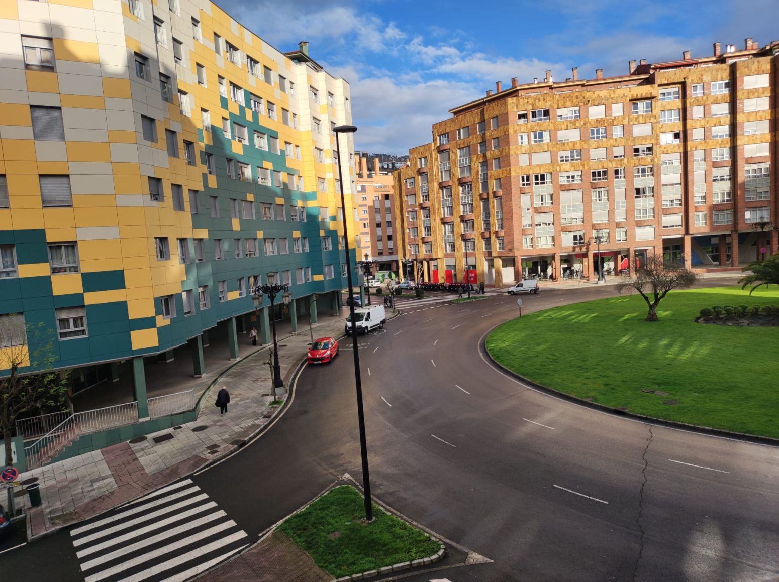 Vista exterior de Pis de lloguer en Oviedo  amb Calefacció, Parquet i Traster