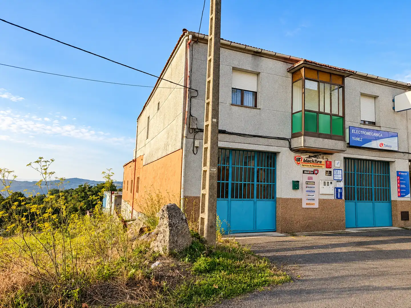 Vista exterior de Casa adosada en venda en Castro Caldelas amb Calefacció, Jardí privat i Terrassa