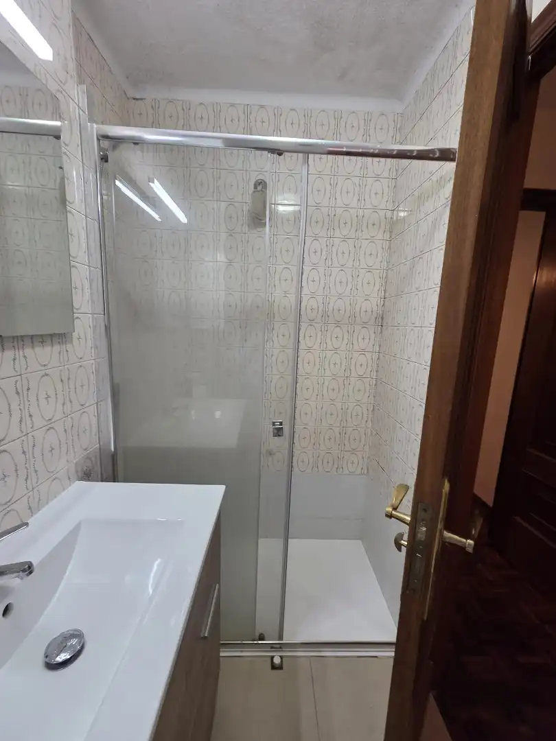 Badezimmer von Wohnung zur Miete in Santiago de Compostela  mit Möbliert
