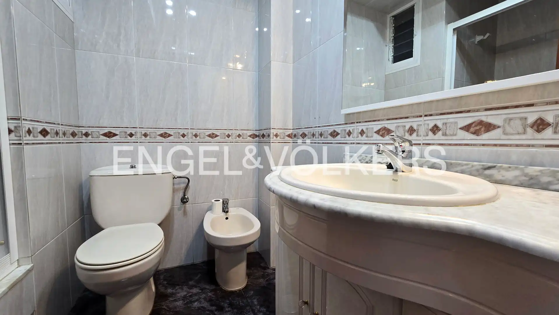 Baño de Piso en venta en Vigo  con Calefacción y Balcón