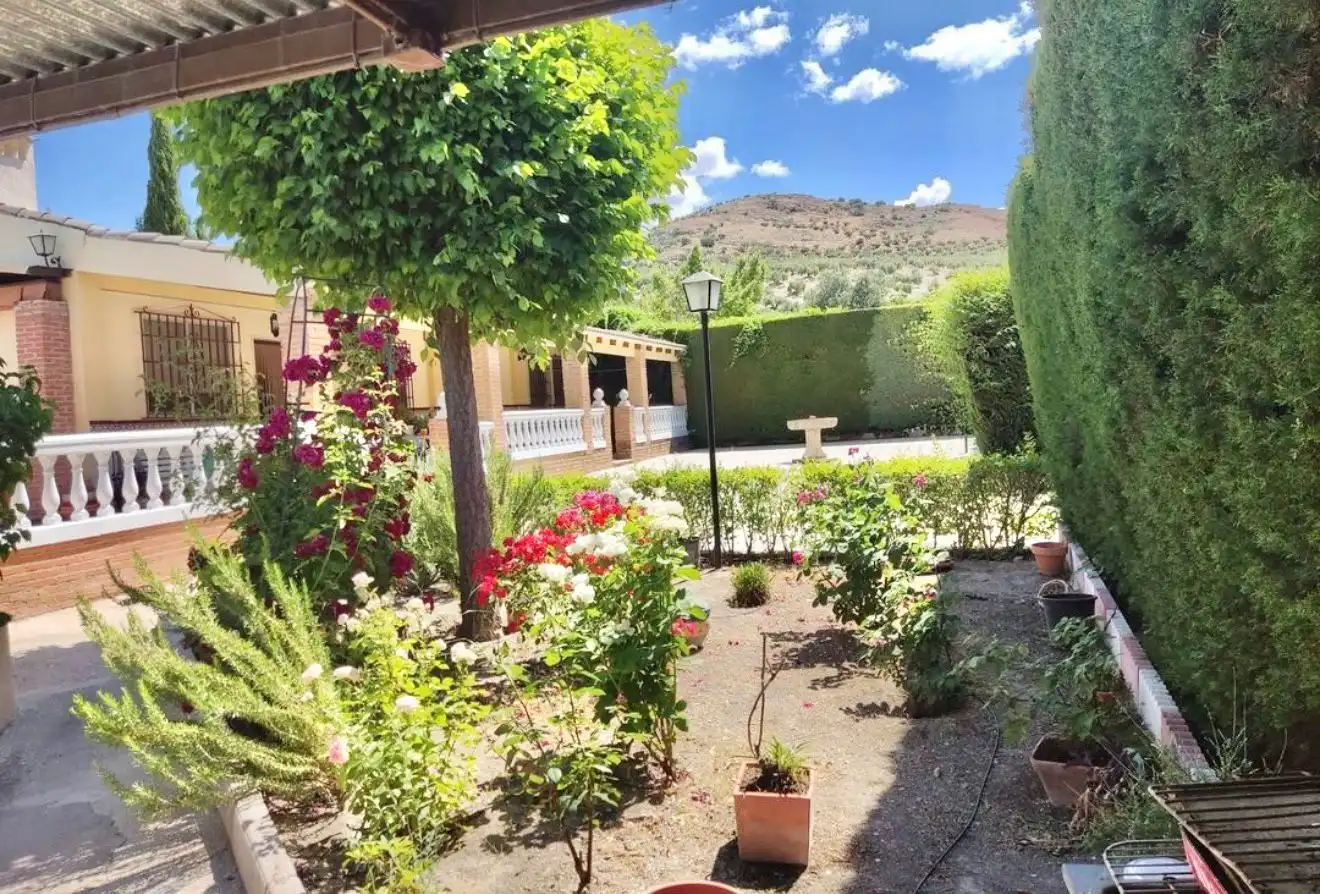Garden of Houses for sale in Jaén  with Air Conditioner, Heating and Private garden