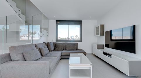 Impresionante villa de 5 dormitorios y 4,5 baños orientada al sur con sótano convertido en La Finca Golf Resort! Situada en el cod, Bild 4