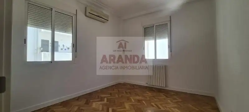 Schlafzimmer von Wohnung zur Miete in Zaragoza mit Klimaanlage, Heizung und Ofen