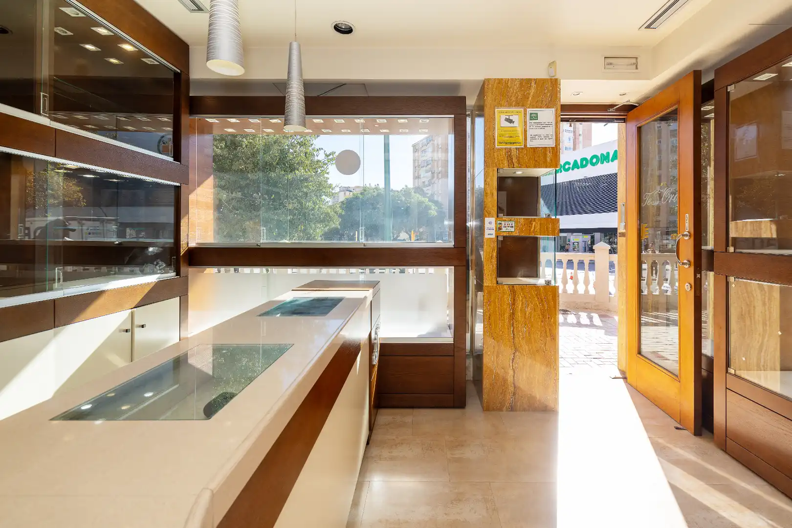 Cuina de Local en venda en Málaga amb Aire condicionat, Calefacció i Terrassa