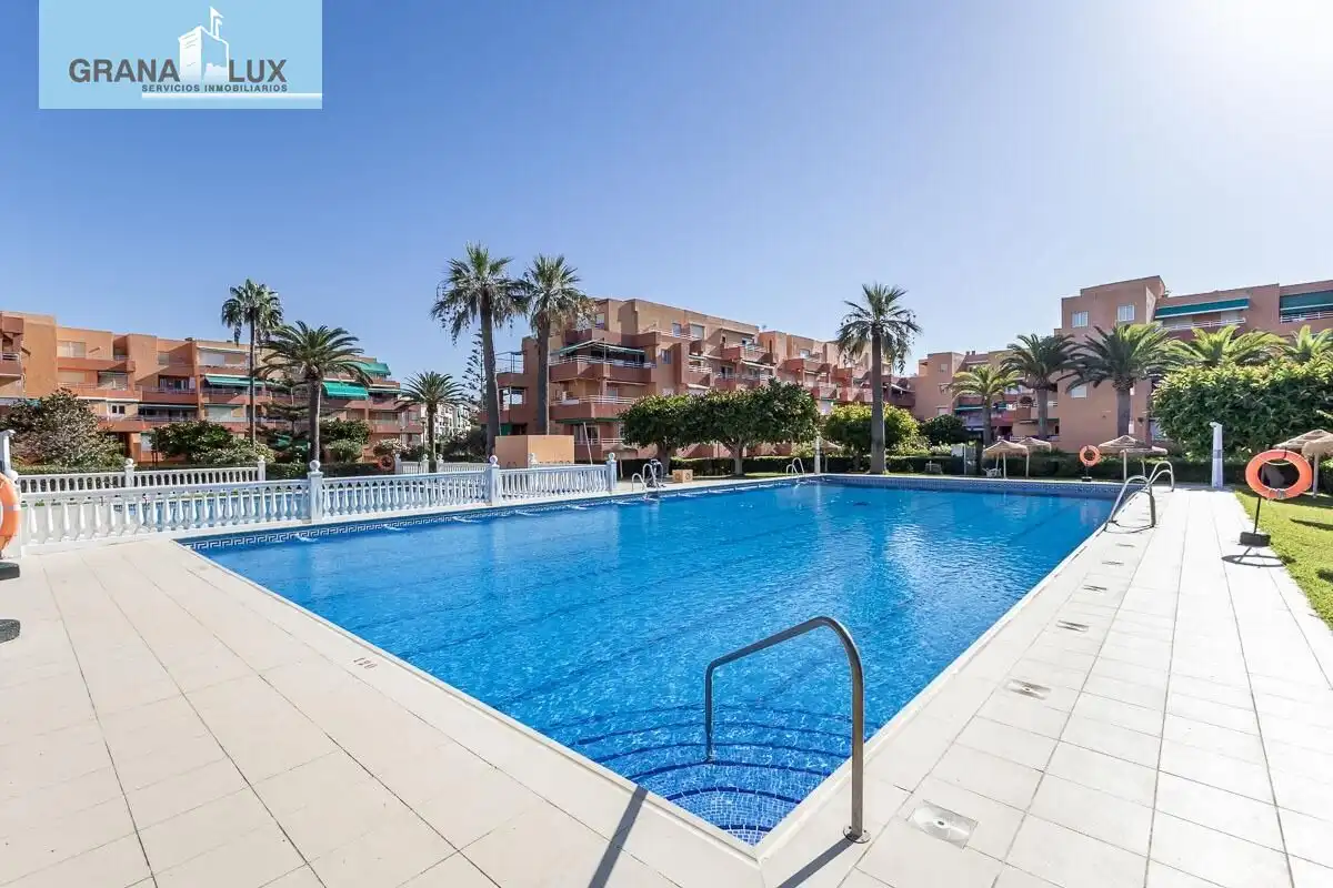 Vista exterior de Dúplex en venda en Salobreña amb Terrassa i Piscina comunitària