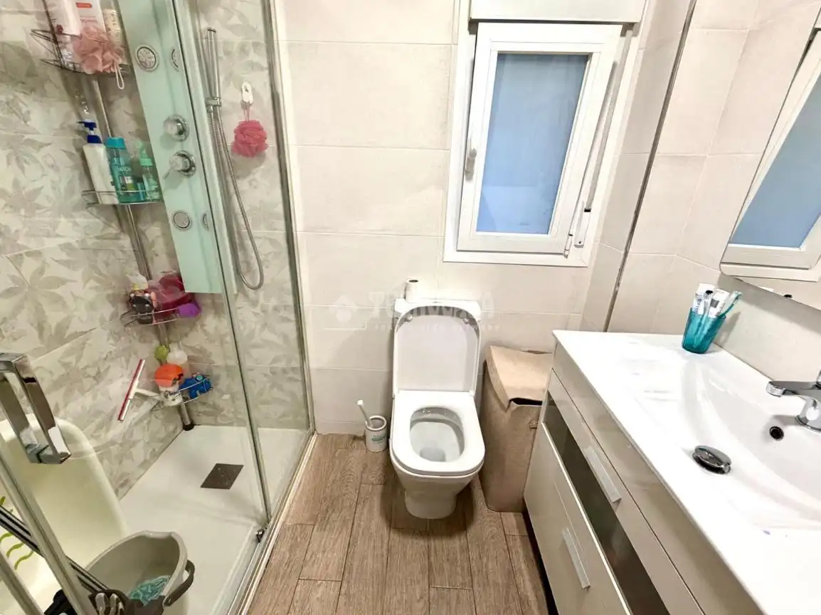 Baño de Piso en venta en Móstoles con Aire acondicionado, Calefacción y Alarma