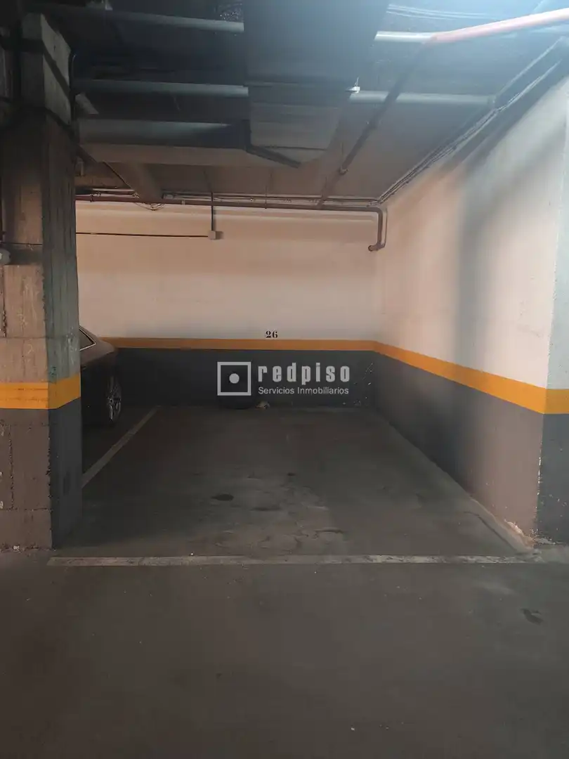 Parking de Piso en venta en Madrid con Aire acondicionado, Calefacción y Jardín privado