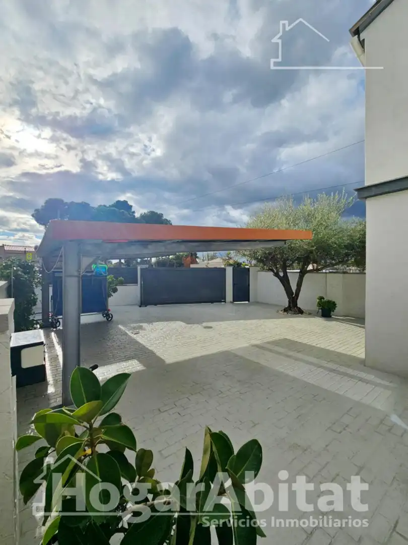 Aparcament de Casa o xalet en venda en Almazora / Almassora amb Aire condicionat, Terrassa i Traster