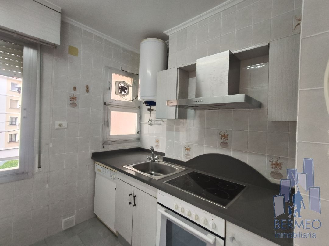 Kitchen of Flat for sale in Bermeo  with Heating and Storage room