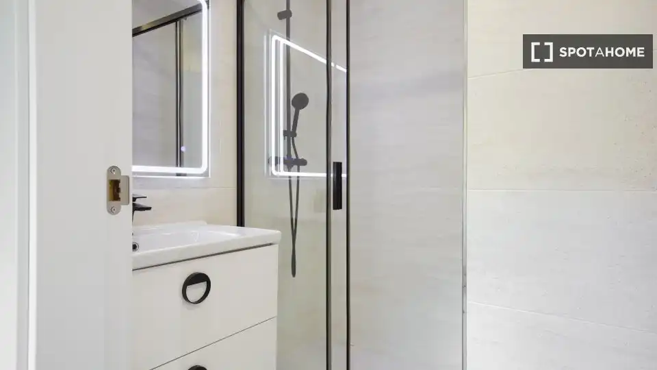 Baño de Piso de alquiler en Madrid con Aire acondicionado, Calefacción y Amueblado