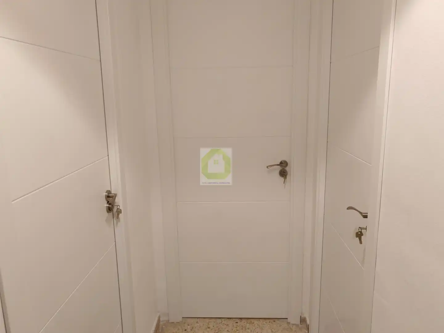 Baño de Piso para compartir en Granada con Terraza y Amueblado