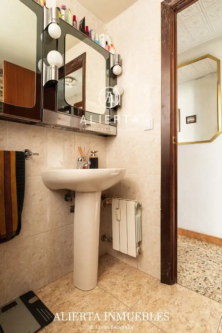 Bathroom of Flat for sale in Zaragoza  with Heating, Terrace and Swimming Pool