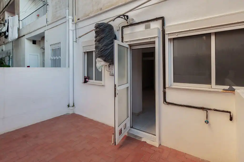 Vista exterior de Pis en venda en Valencia amb Terrassa i Balcó