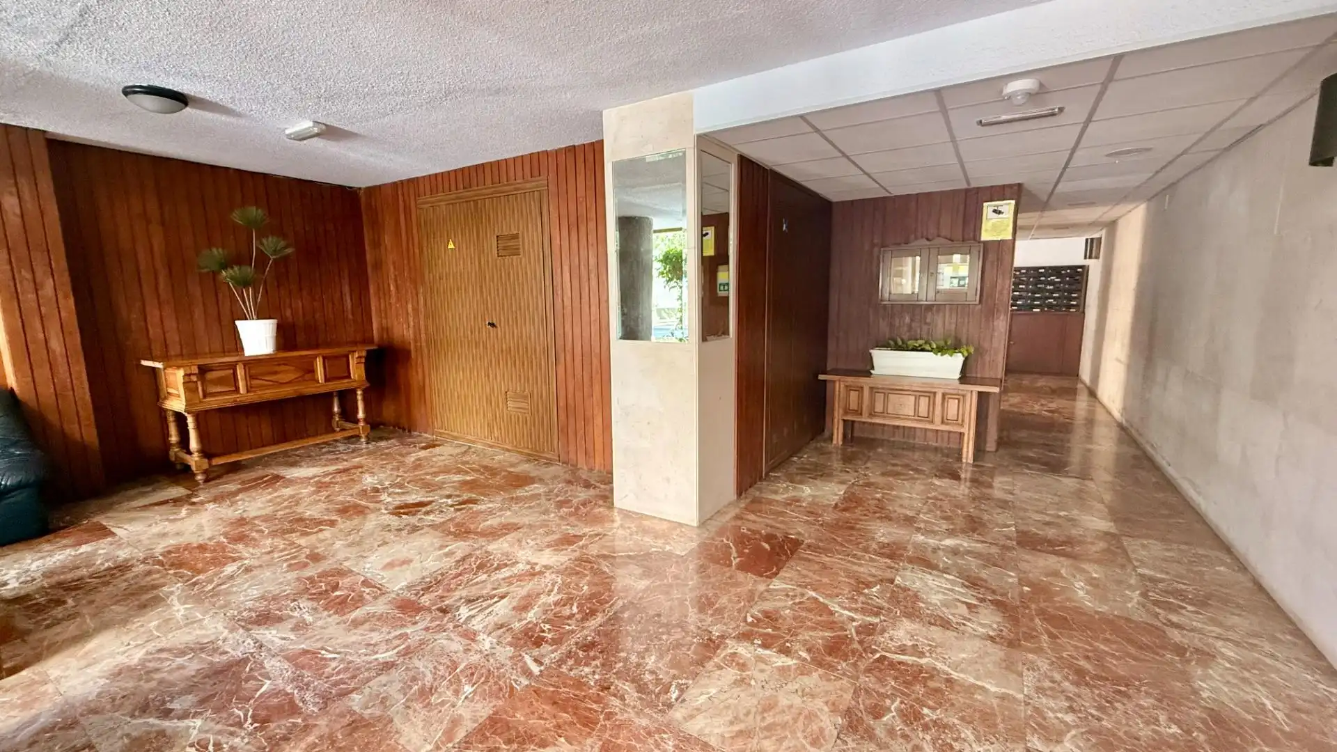 Wohnung zum Verkauf in Torremolinos mit Klimaanlage, Heizung und Privatgarten