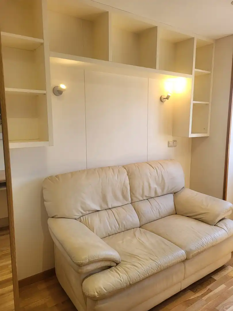 Sala de estar de Piso de alquiler en Gijón  con Calefacción, Parquet y Amueblado