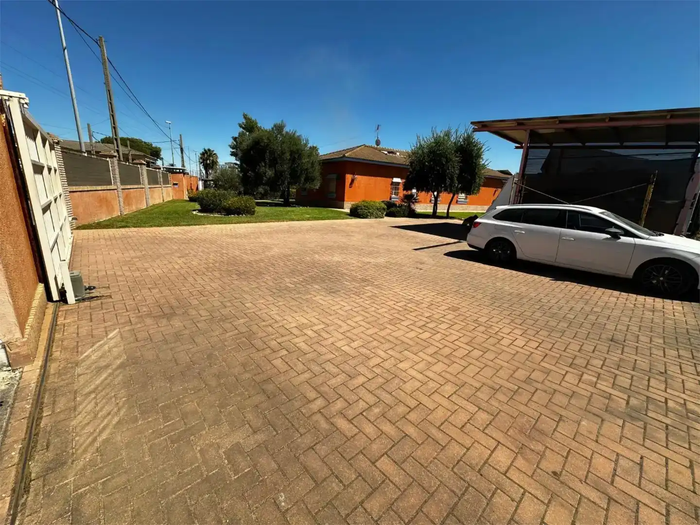 Parking de Piso en venta en Sevilla con Aire acondicionado, Jardín privado y Trastero