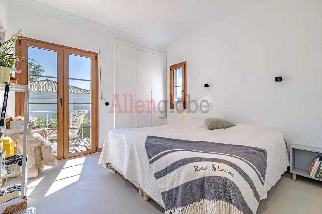 Dormitori de Casa o xalet en venda en Estepona amb Aire condicionat, Calefacció i Jardí privat