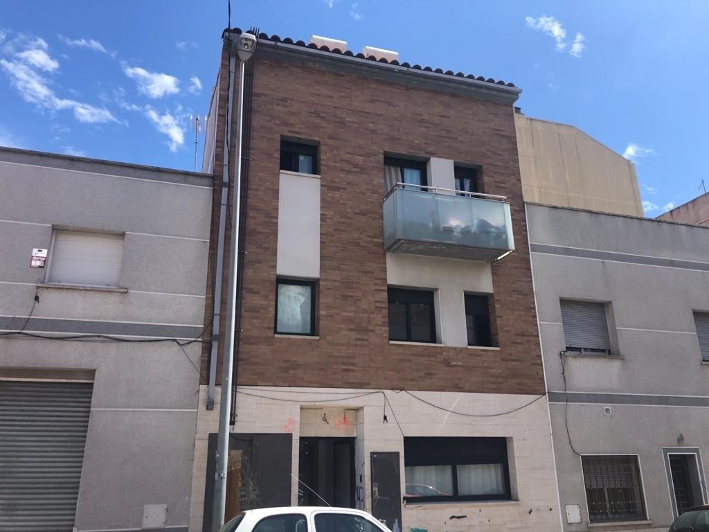 Exterior view of Building for sale in Sabadell