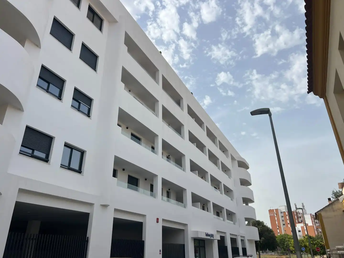 Vista exterior de Pis de lloguer en Sevilla amb Aire condicionat, Terrassa i Traster