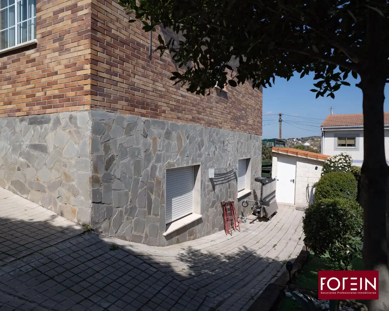 Vista exterior de Casa o xalet en venda en Torrejón del Rey amb Aire condicionat, Calefacció i Jardí privat