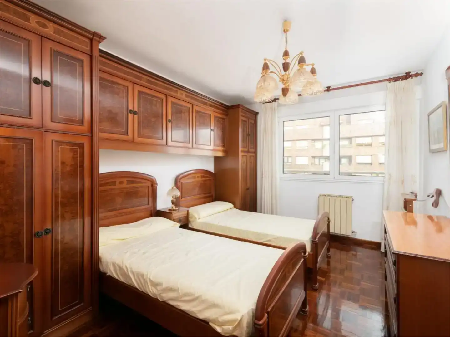 Habitación de Piso de alquiler en Gijón  con Parquet y Amueblado