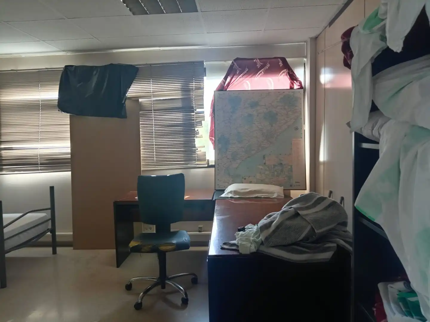 Schlafzimmer von Fabrikhallen zur Miete in Sabadell
