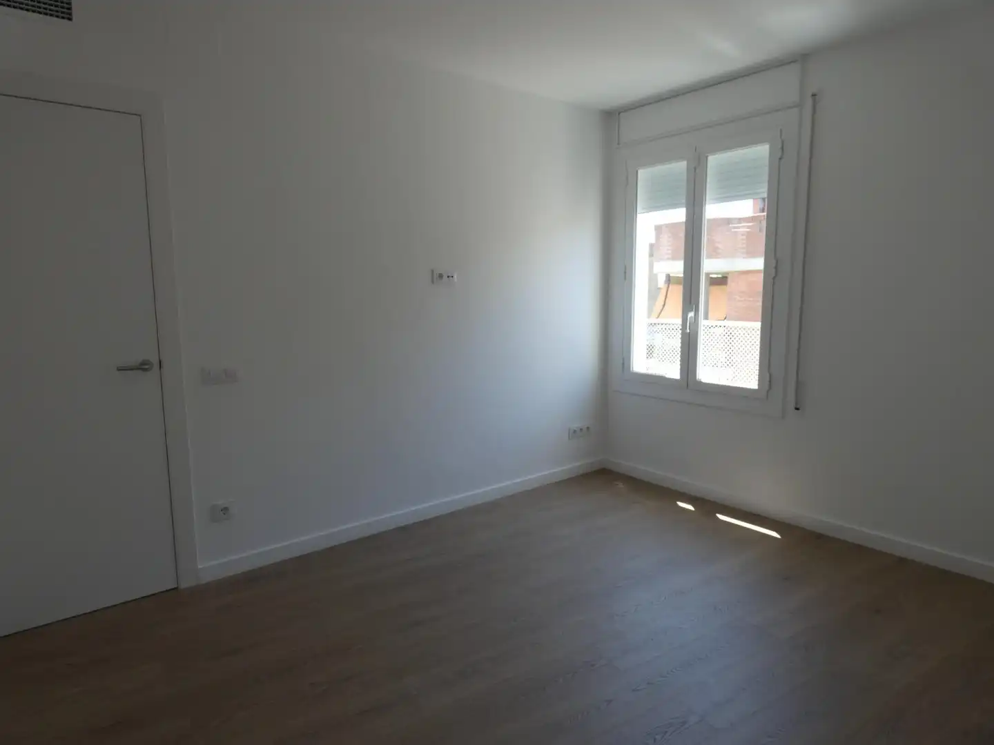 Schlafzimmer von Dachboden zur Miete in Barcelona mit Parkett