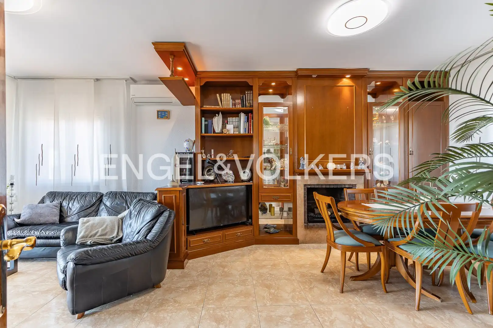 Sala d'estar de Casa o xalet en venda en Castellar del Vallès amb Aire condicionat, Calefacció i Jardí privat