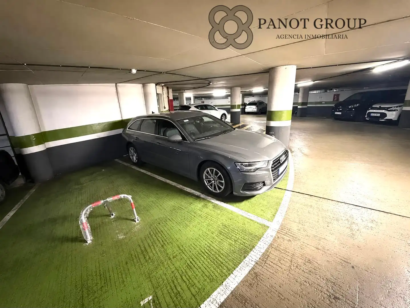 Parking de Dúplex en venta en Barcelona con Aire acondicionado, Calefacción y Terraza