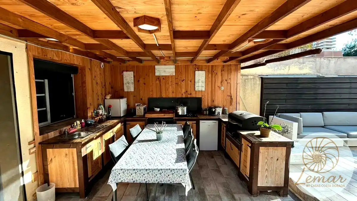 Cocina de Casa o chalet en venta en Castelldefels con Jardín privado, Terraza y Piscina
