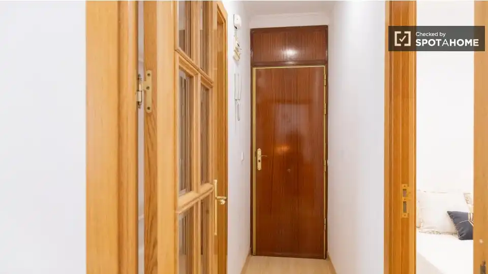 Flat for rent in Madrid  with Air Conditioner, Heating and Furnished