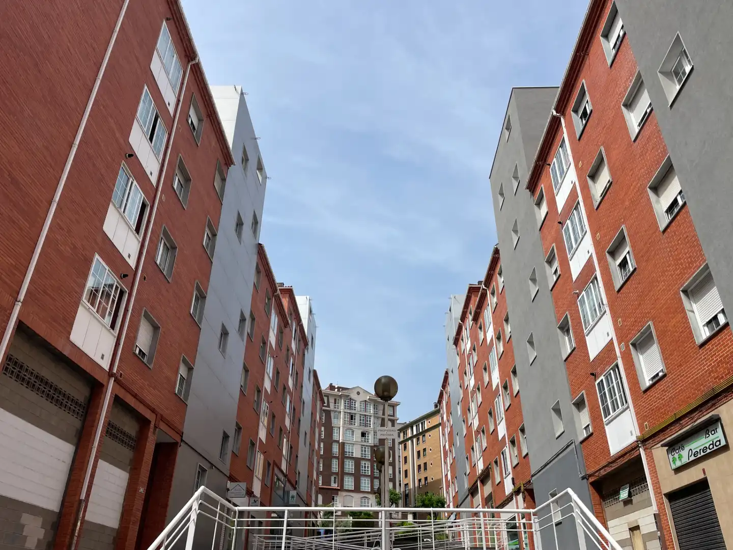 Vista exterior de Pis en venda en Avilés amb Calefacció, Terrassa i Traster
