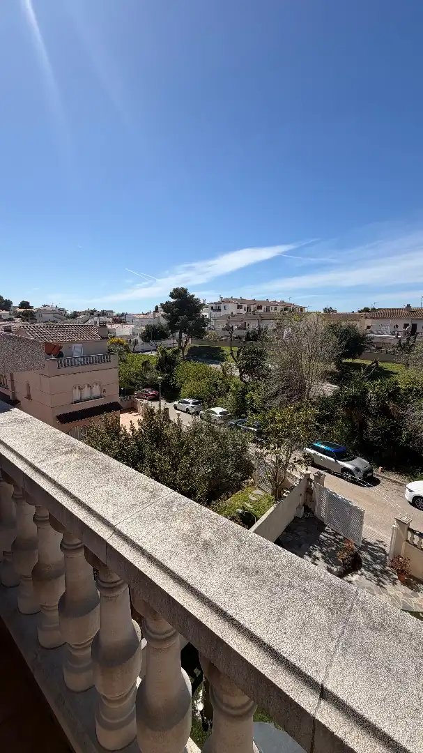 Vista exterior de Casa adosada en venta en El Vendrell con Calefacción, Jardín privado y Terraza