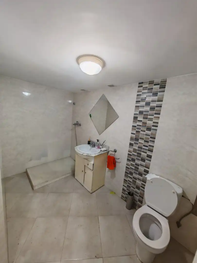 Baño de Local de alquiler en Valencia con Aire acondicionado y Parquet