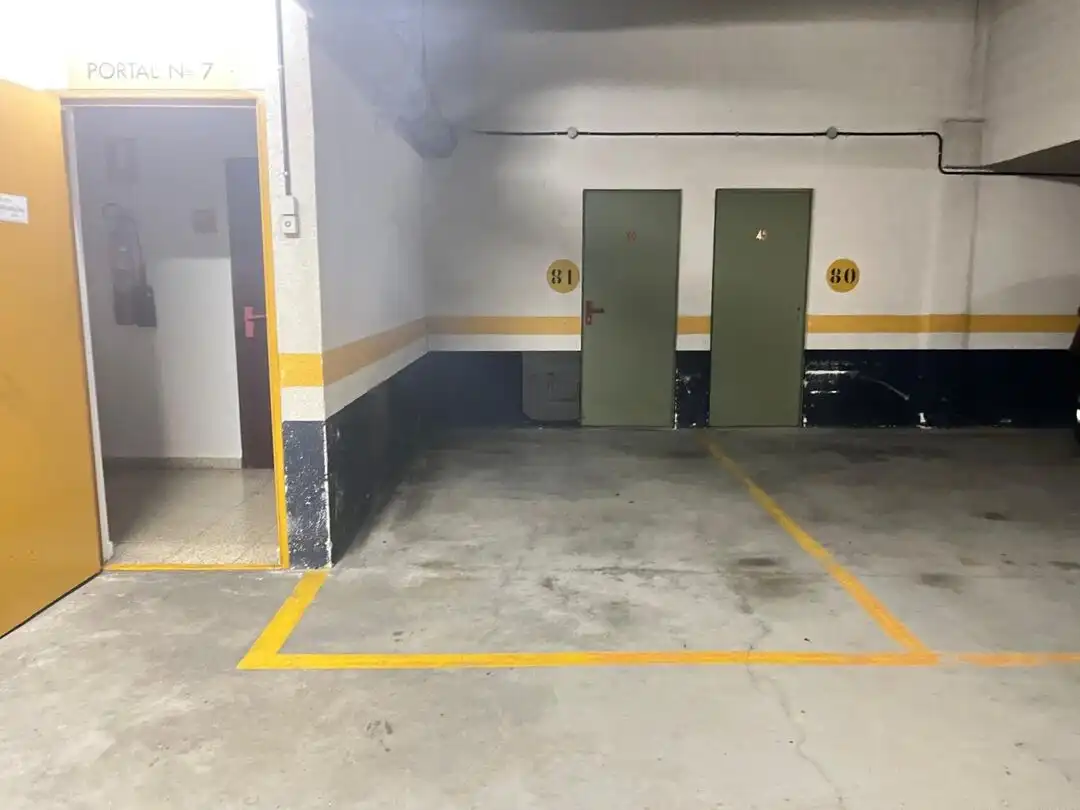 Parking de Piso en venta en Barañáin / Barañain con Calefacción, Trastero y Amueblado