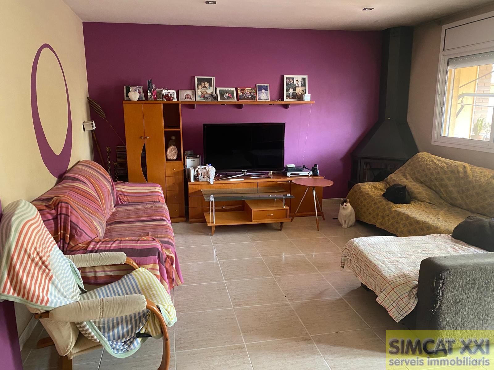Sala d'estar de Casa adosada en venda en Navata amb Aire condicionat, Calefacció i Parquet