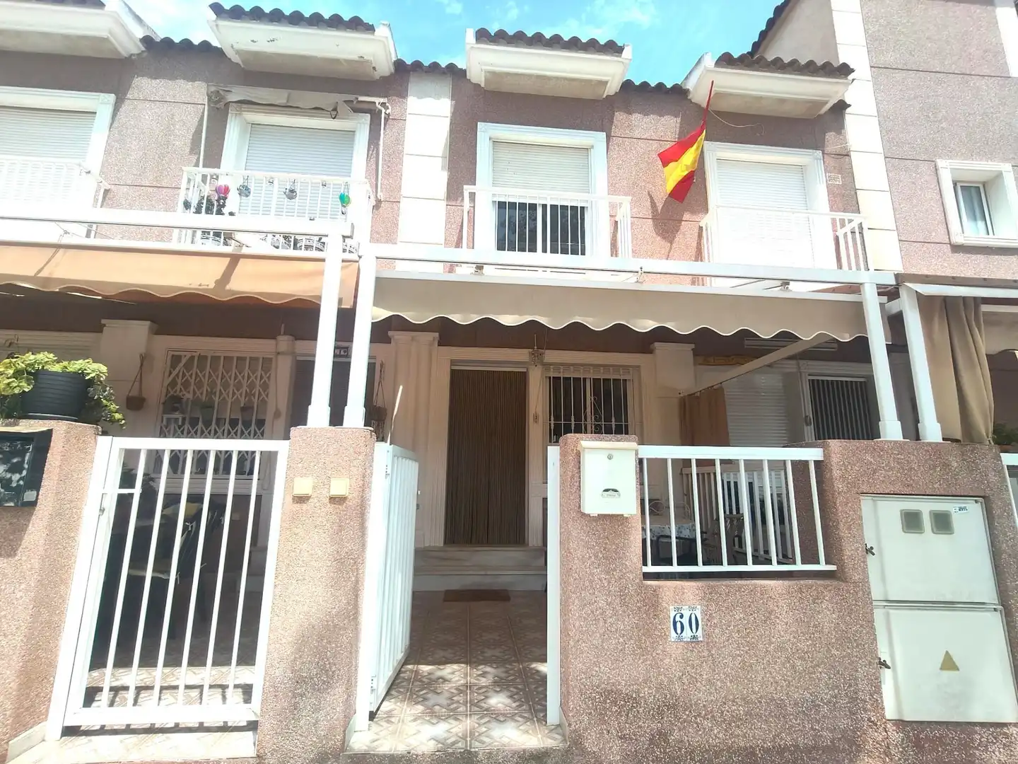 Außenansicht von Maisonette zum Verkauf in Santa Pola mit Klimaanlage, Heizung und Privatgarten
