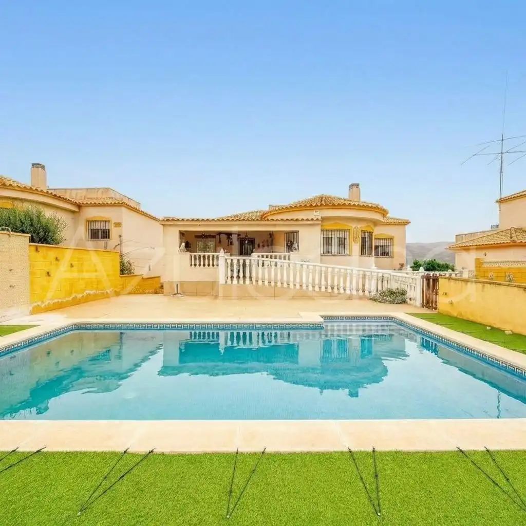 Piscina de Casa o xalet en venda en Castalla amb Jardí privat, Terrassa i Traster